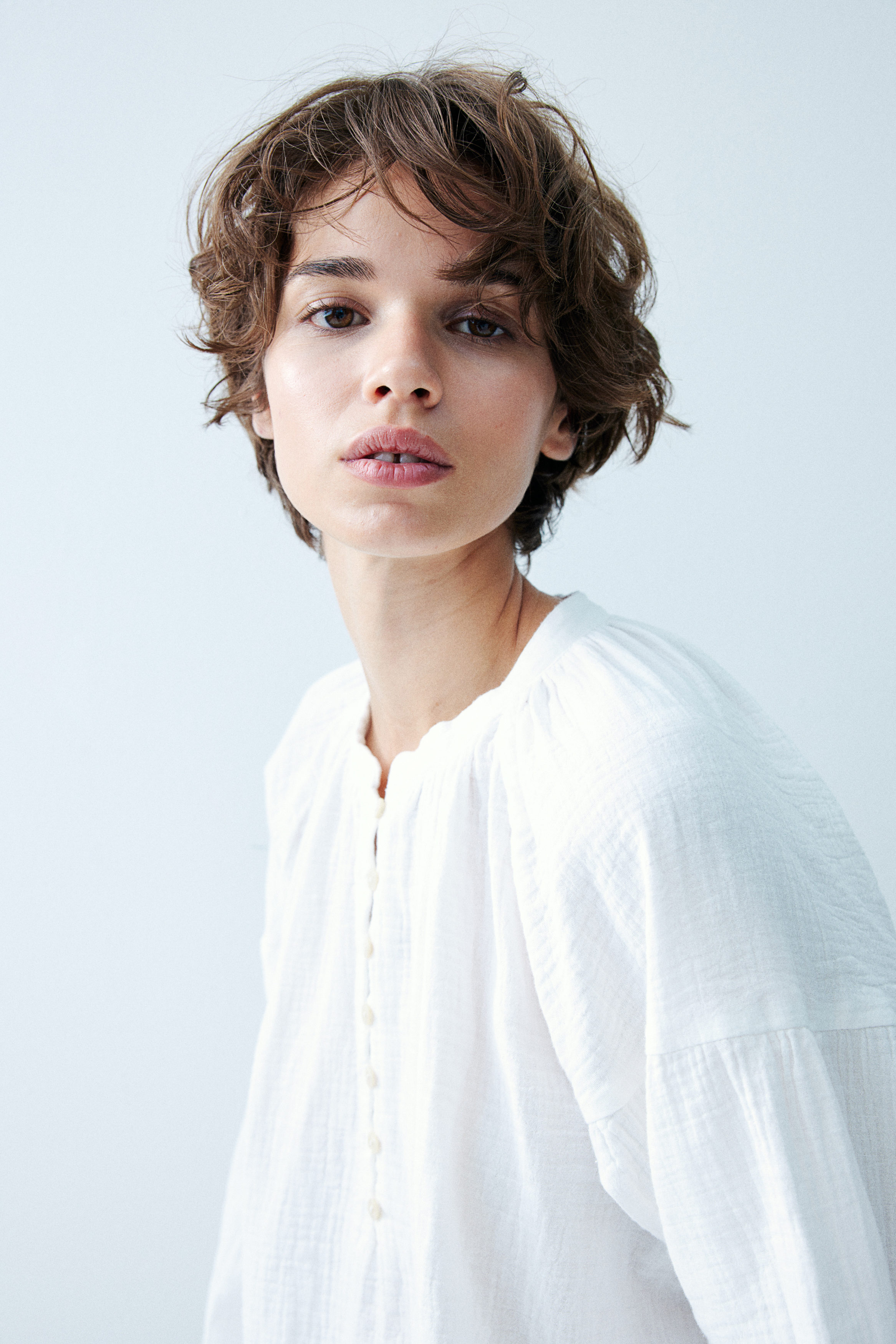 Balloon-sleeved muslin blouse
