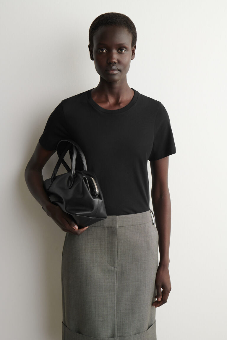 เสื้อยืดคอกลมผ้าฝ้าย