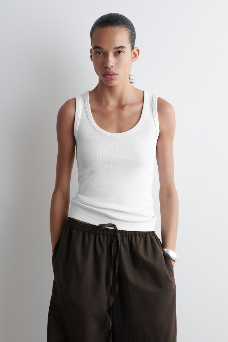 RIBBED SCOOP-NECK TANK TOP