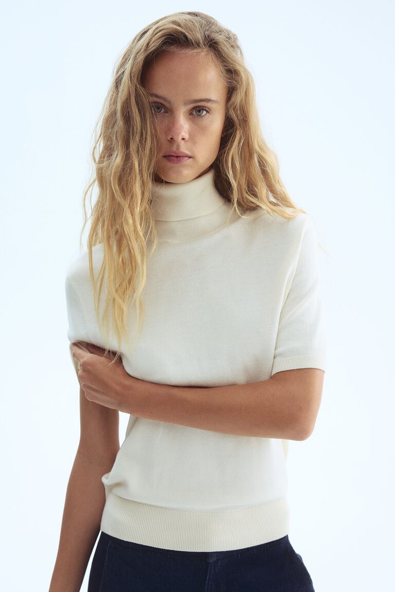 Fine-knit polo-neck top