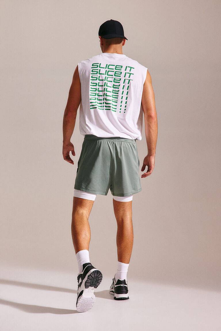 Mid-length 2-in-1 sports shorts in DryMove™