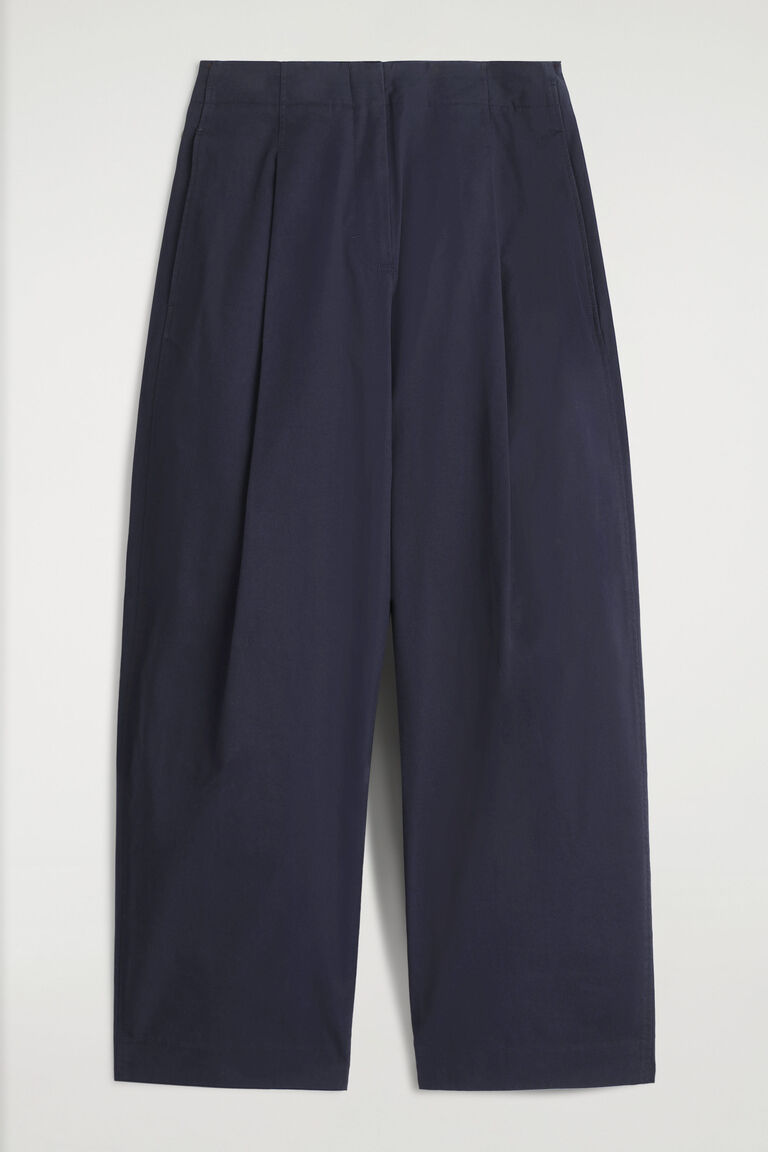 PLEATED BARREL-LEG CHINOS