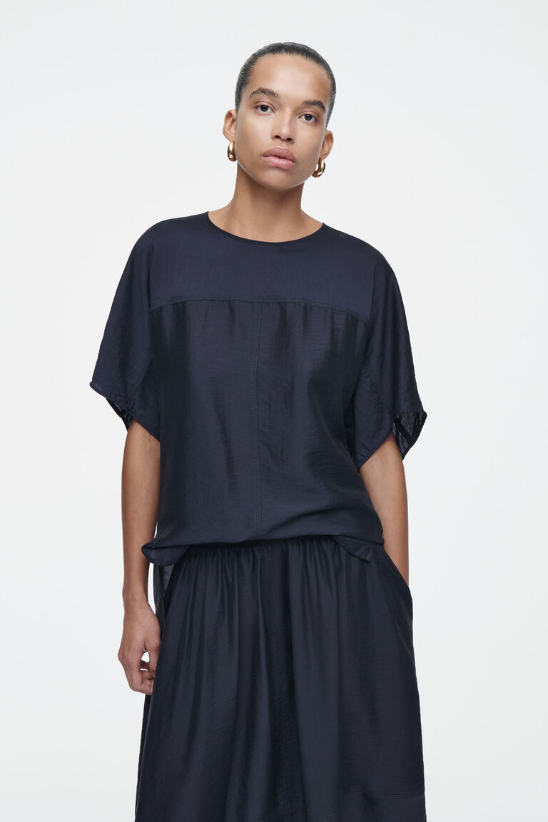 PANELLED SHORT-SLEEVED TOP