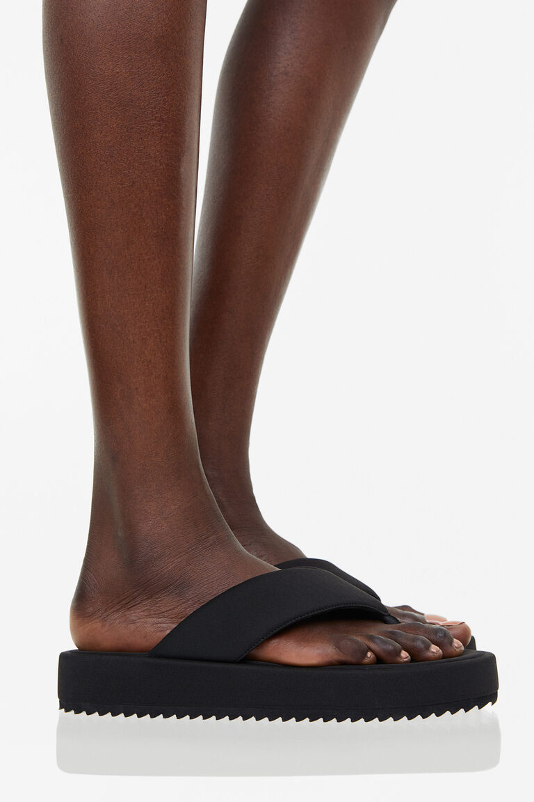 ☆MATIN KIM☆ MATINFOM FLATFORM FLIP FLOP 韓国発 大人気 Matin Kim(マーティンキム)のレディース サンダル・ミュール