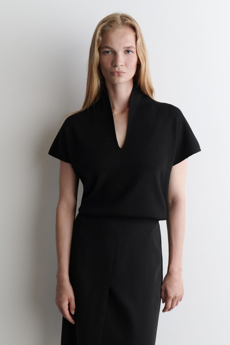 MERINO WOOL V-NECK VEST