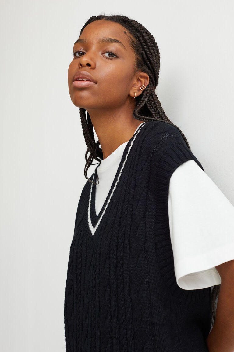 Cableknit sweater vest