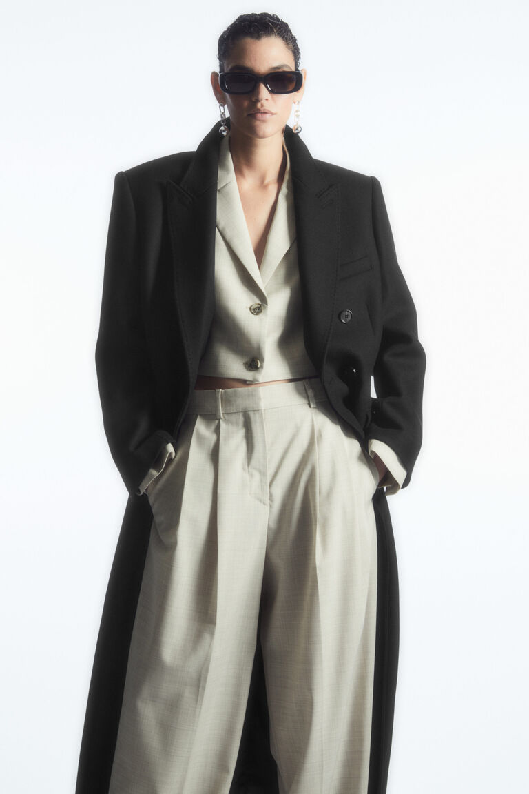 OVERSIZED DOUBLE-BREASTED WOOL COAT