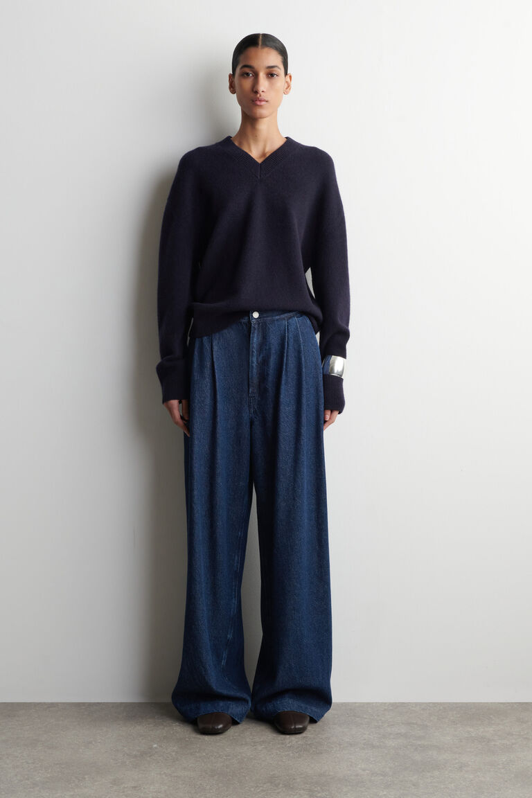 PLEATED WIDE-LEG DENIM TROUSERS