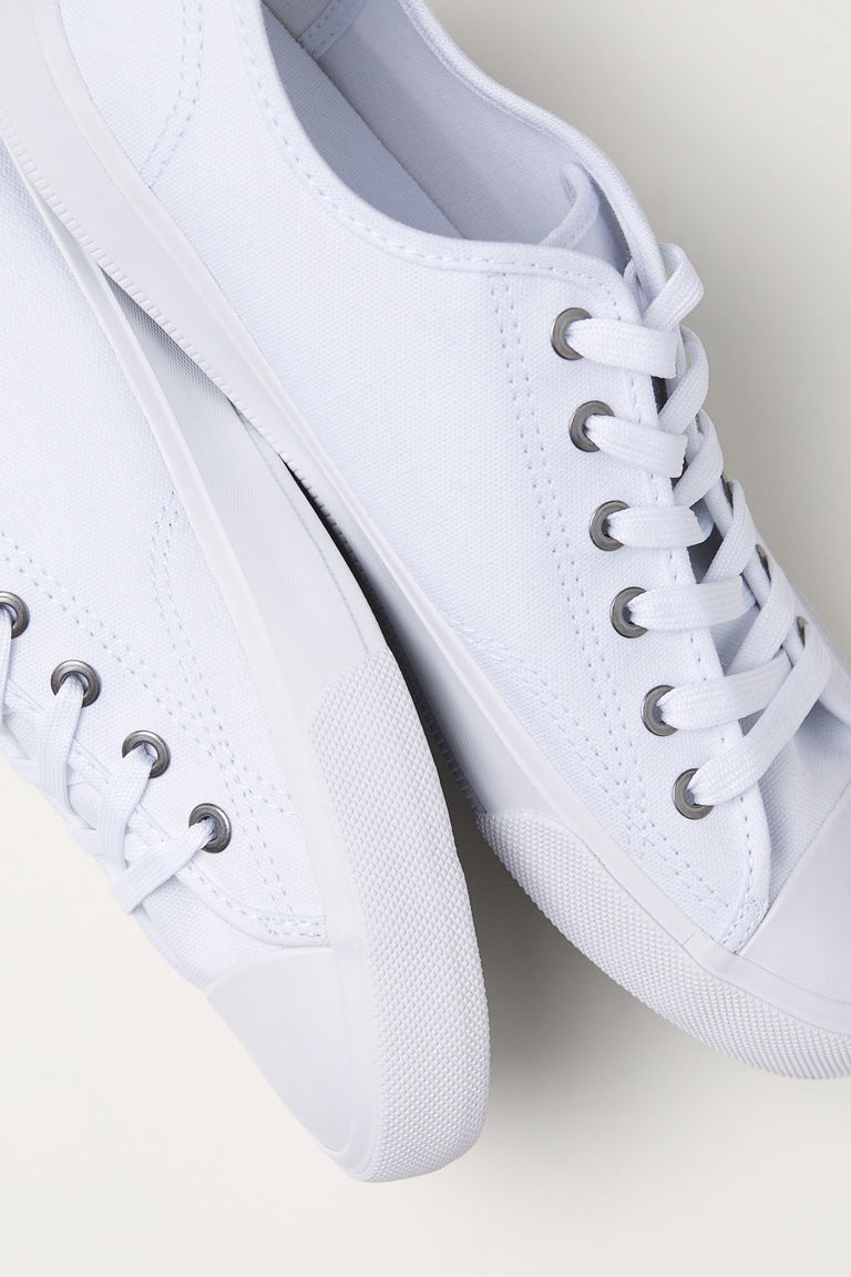 Canvas shoes