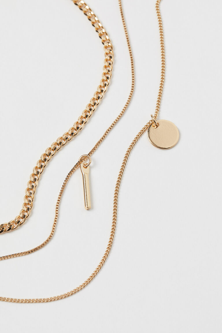 Threestrand necklace