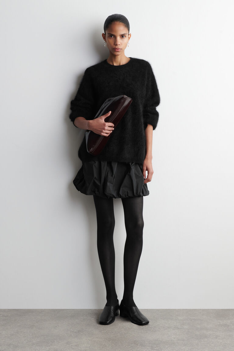 กระโปรงมินิชายระบายฟองสบู่