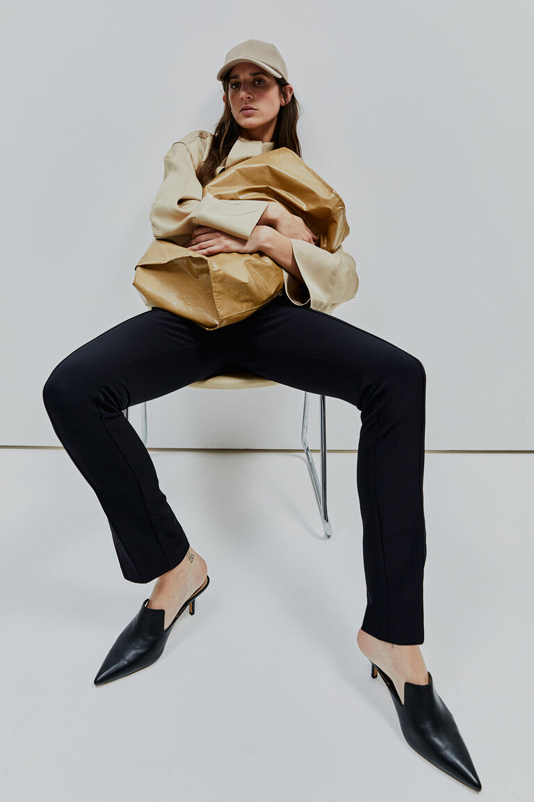 Slit-hem trousers