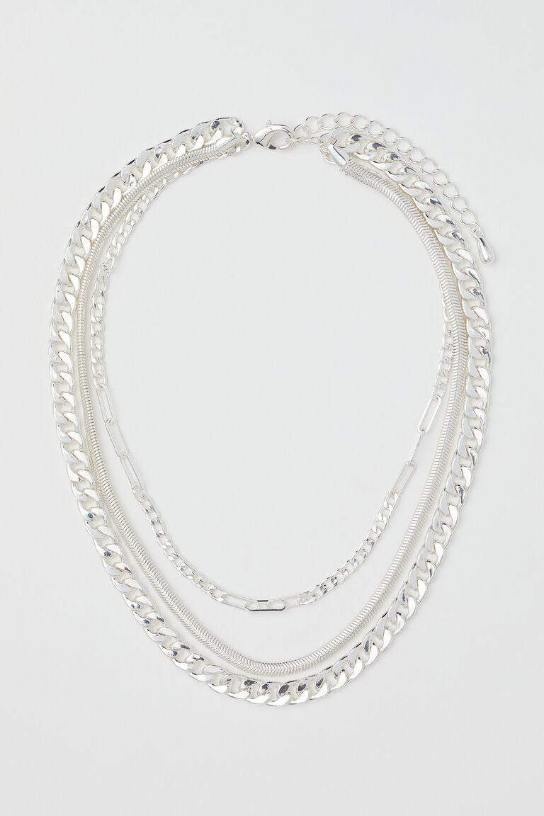 Threestrand necklace