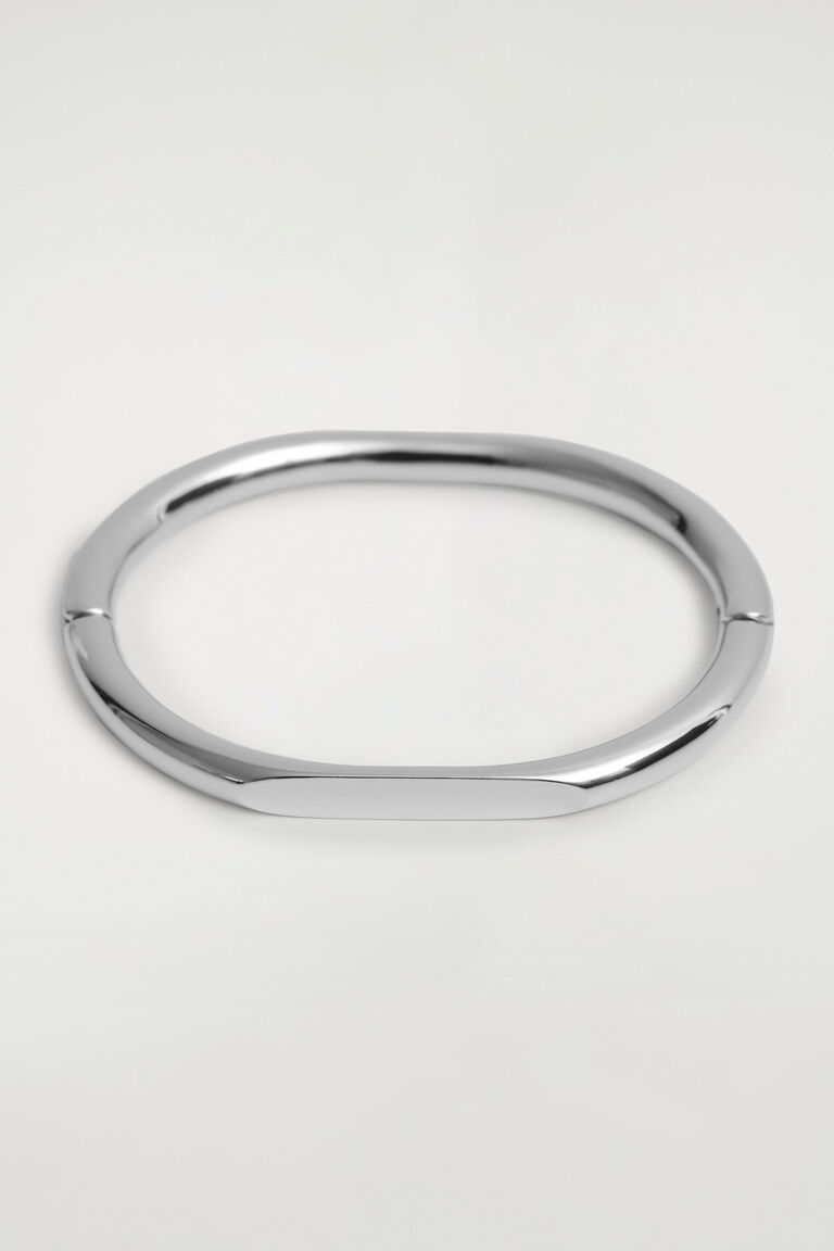 SCULPTED BANGLE