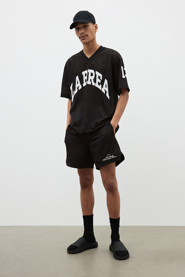 【RUNNINGHIGH】Hotfix Logo Loose T-Shirt / 追跡付 Loose Fit Printed T-shirt - Black/Word - Men | H&M HK