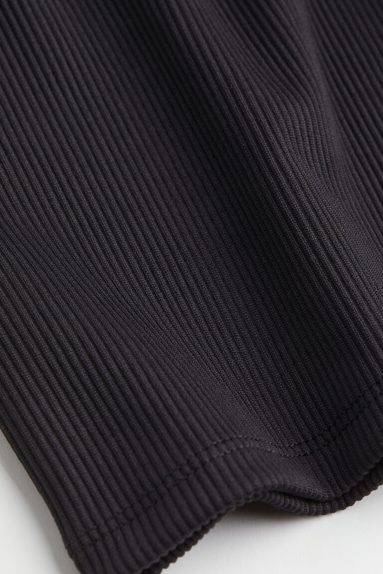 Ribbed cycling shorts