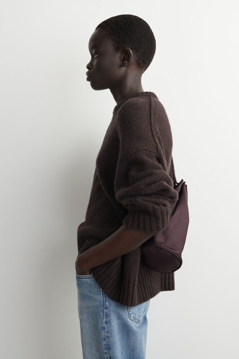 กระเป๋าสะพายข้างสายรูด - ไนลอน