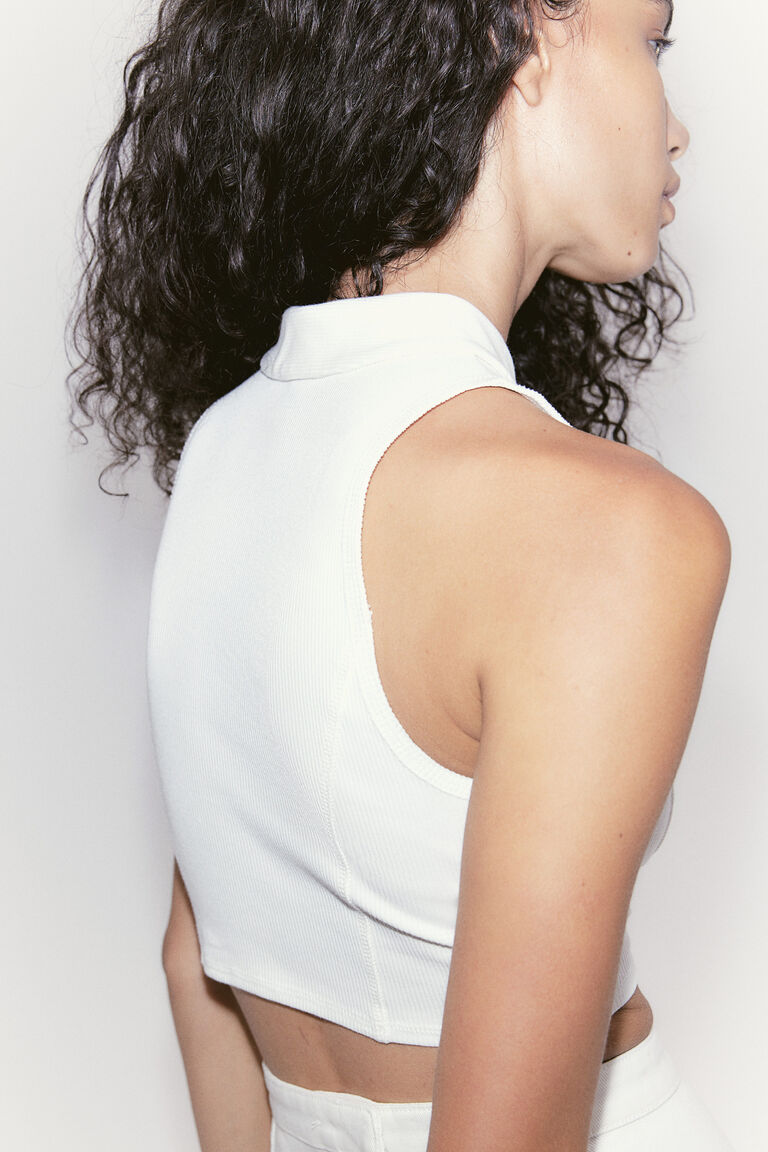 トップス machatt cropped vest CROPPED VEST WITH HIDDEN BUTTONS - Sand | ZARA United States