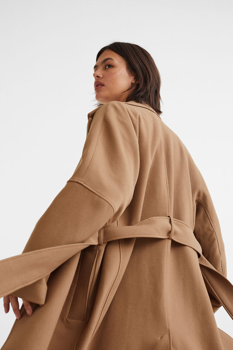 Oversized tiebelt coat