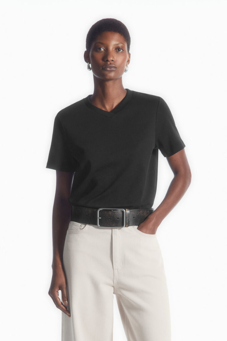 REGULAR BOXY V-NECK T-SHIRT