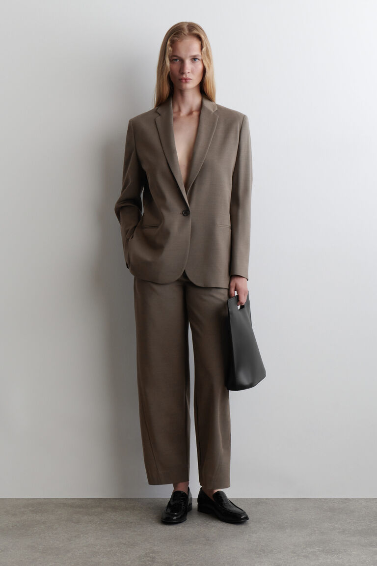 CROPPED WOOL BARREL-LEG TROUSERS