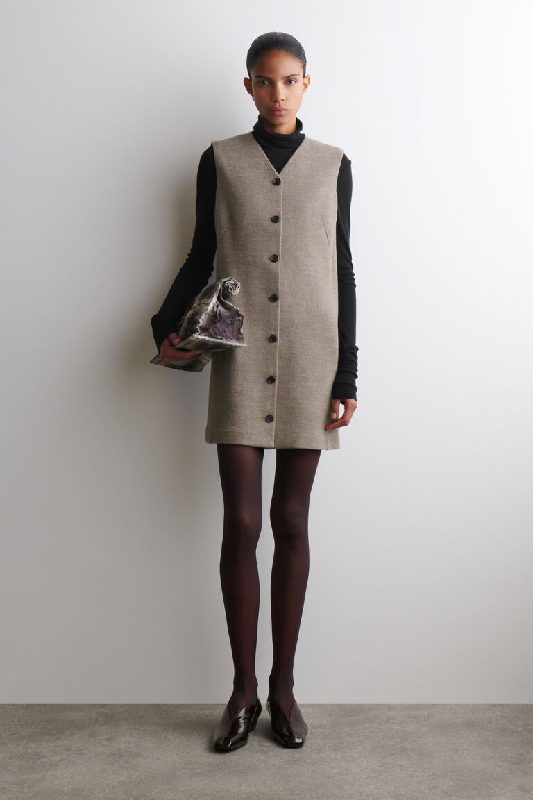 เดรสสั้นทรงตรงผ้าขนเมอริโนขนแกะติดกระดุม