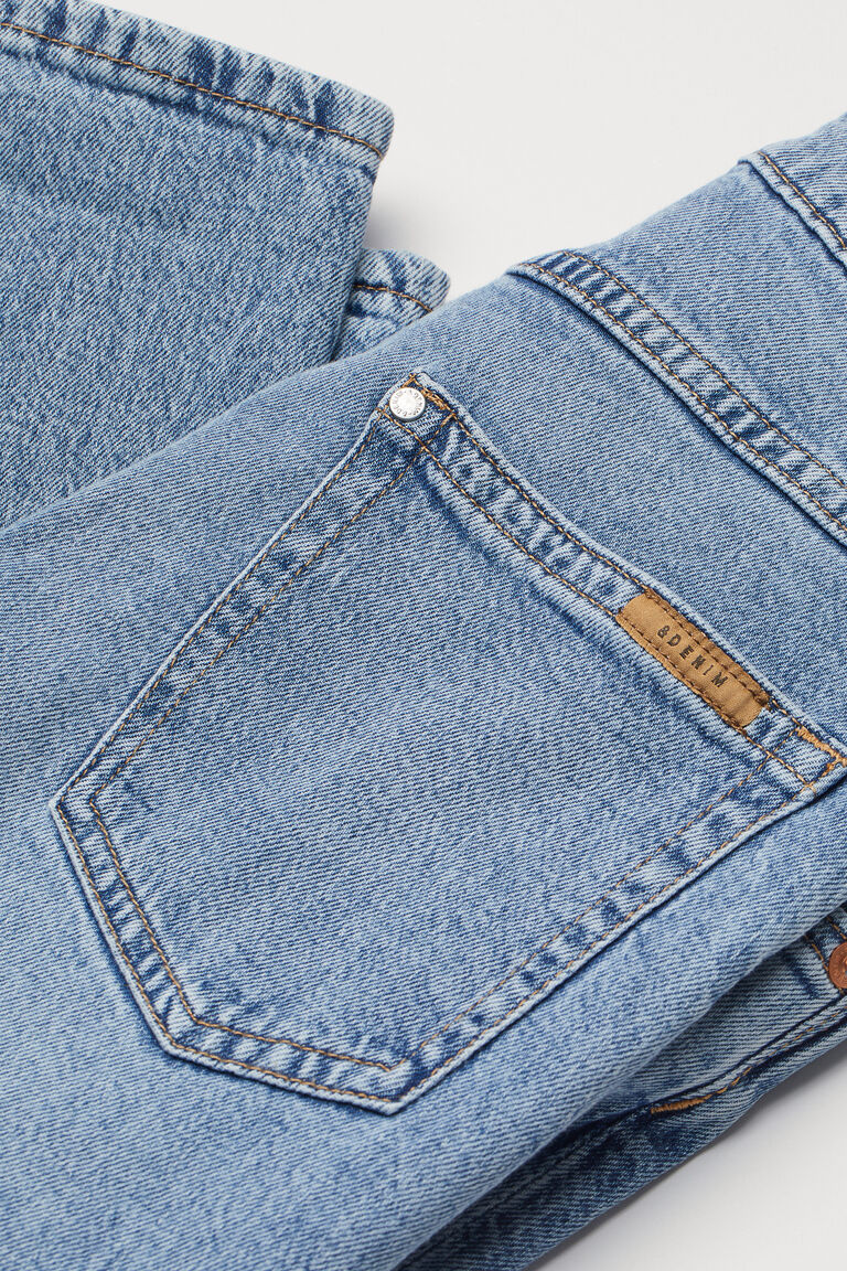 Relaxed Tapered Jeans