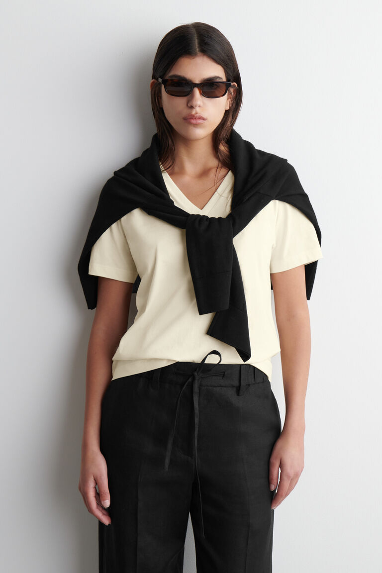 V-NECK COTTON T-SHIRT