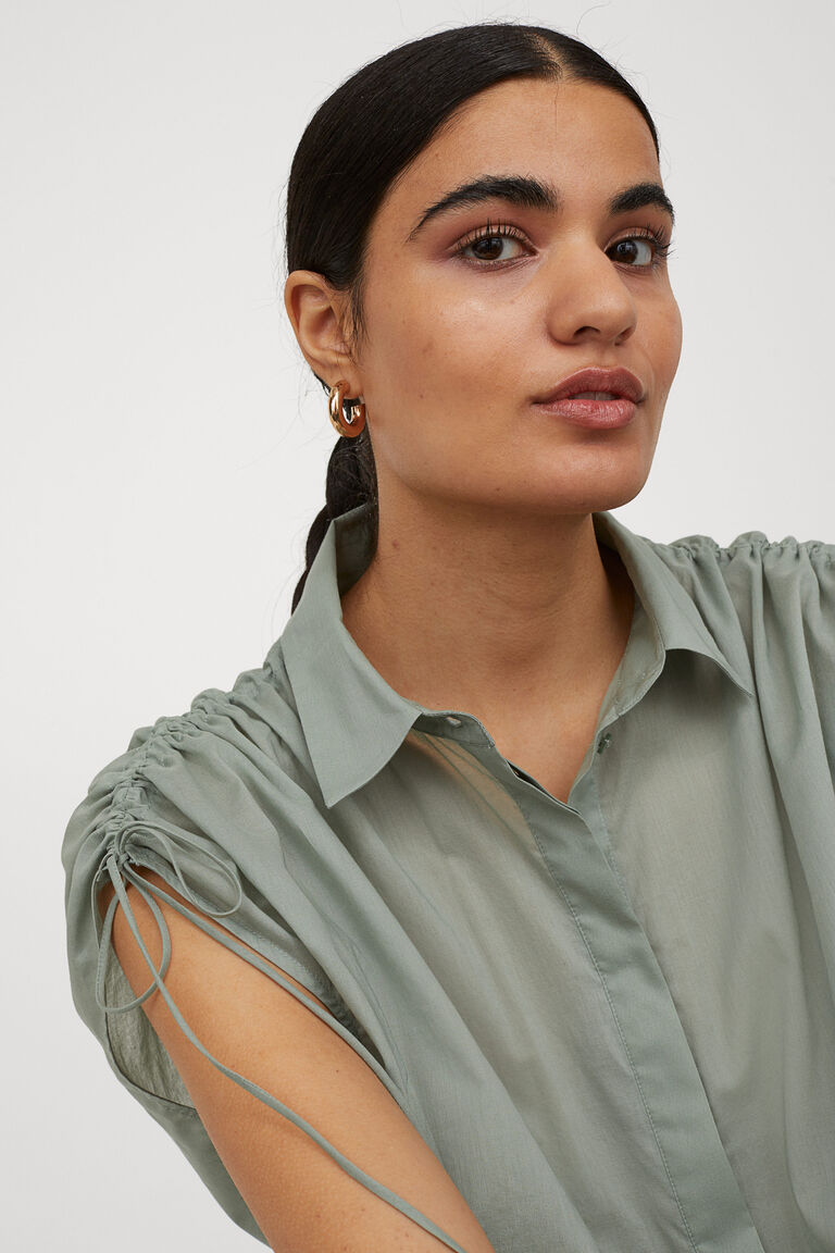 Sleeveless cotton shirt