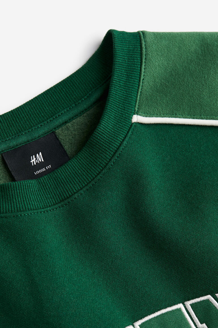 新品未使用 EMBROIDERY TAGGING LOOSE FIT SWEAT Relaxed Fit Embroidered sweatshirt