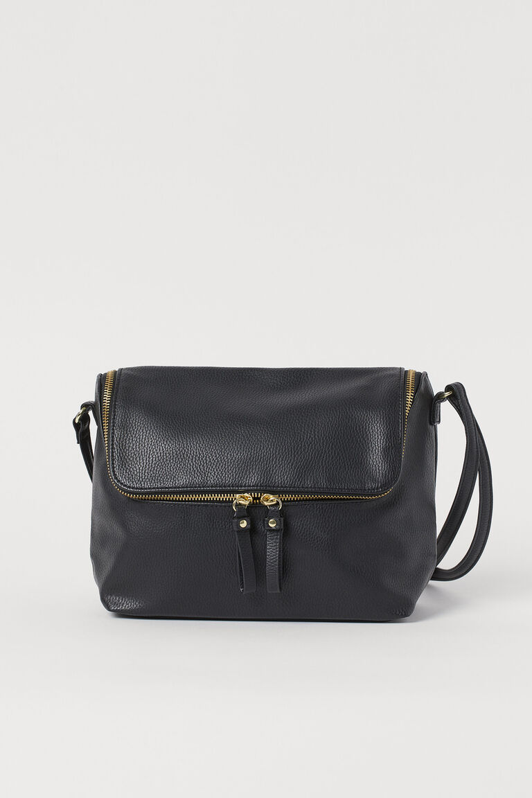 black shoulder bag