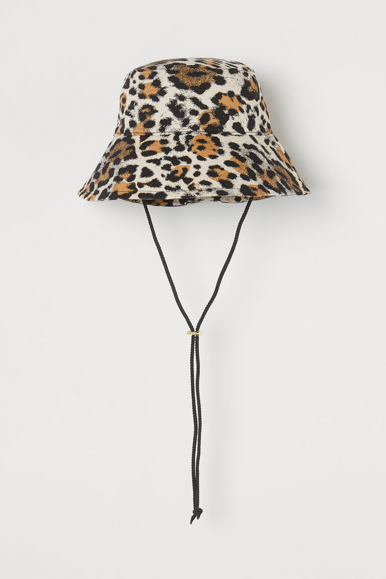 Chinstrap bucket hat