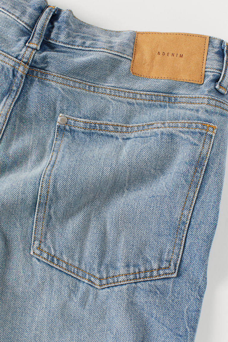 Relaxed Tapered Jeans