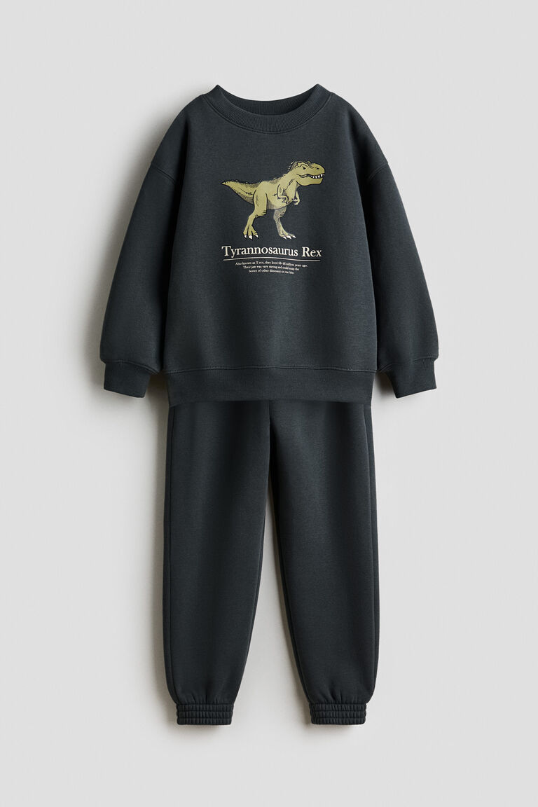 2-piece sweatshirt and joggers set