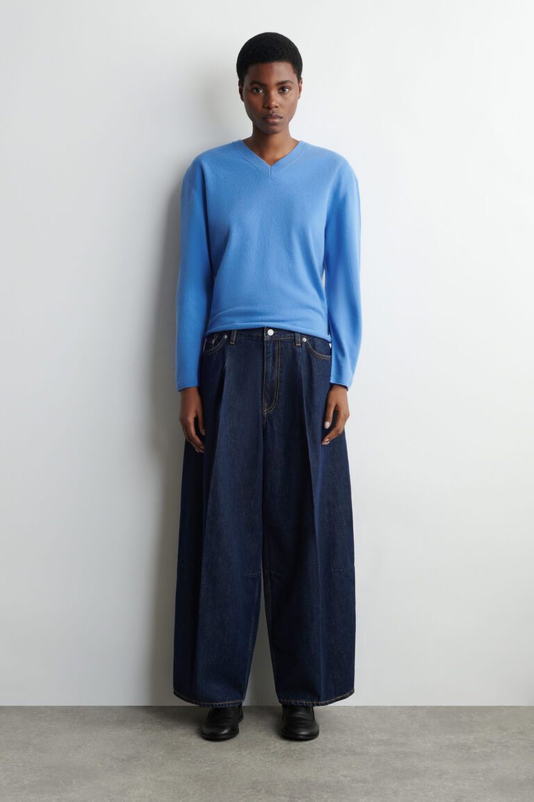 กางเกงยีนส์ทรงกระบอกขาตรง