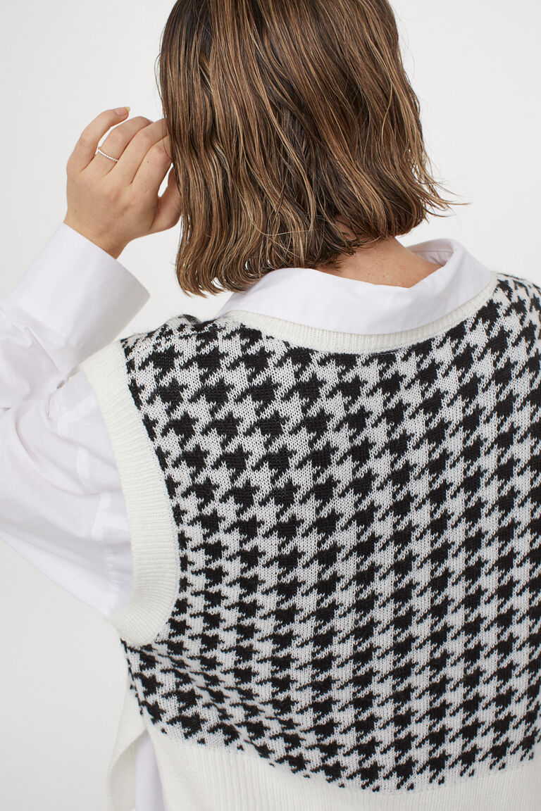 Cableknit sweater vest