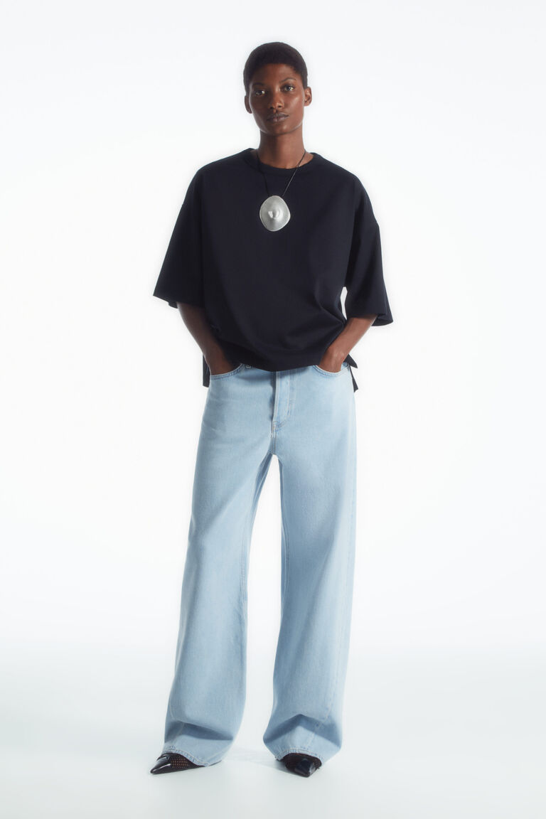 BOXY-FIT CURVED-HEM T-SHIRT
