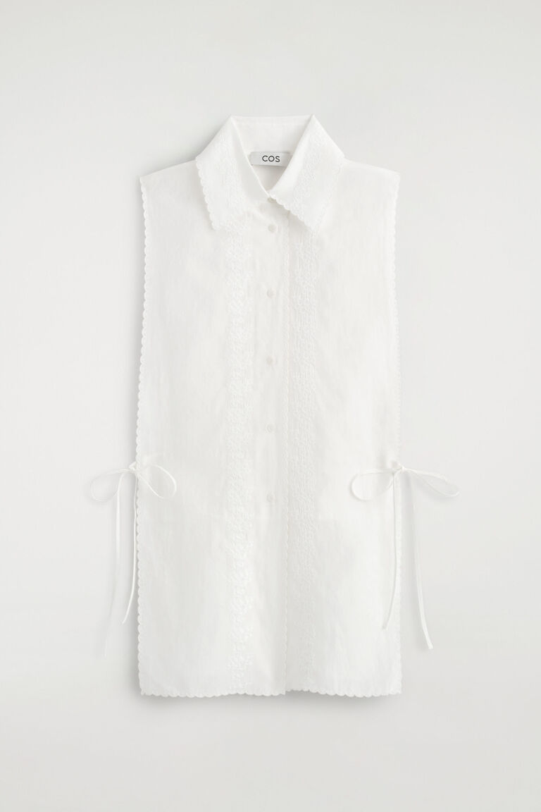 EMBROIDERED SCALLOPED BIB
