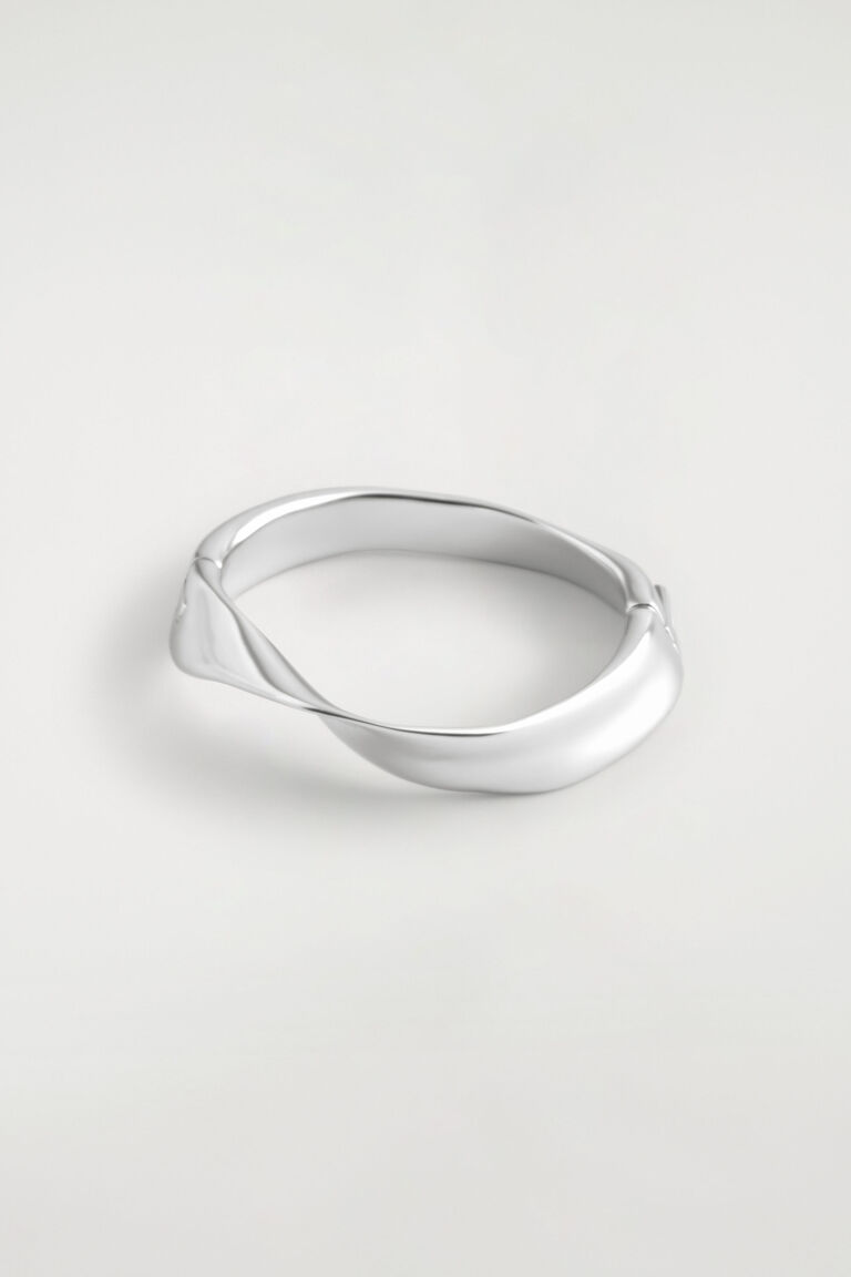 TWISTED RIBBON BRACELET