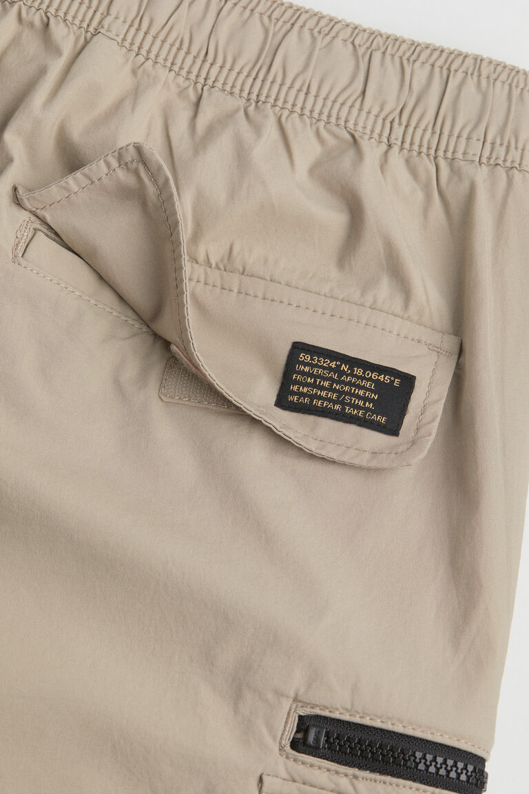 Regular Fit Kneelength cargo shorts
