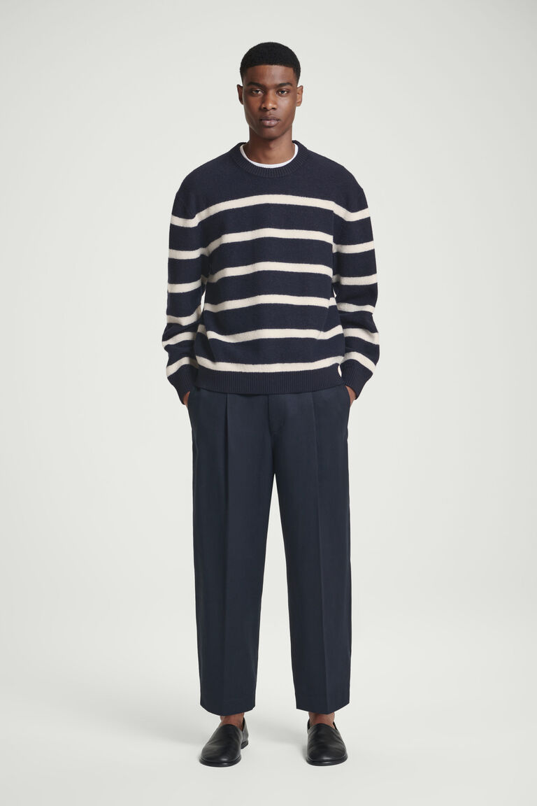 CROPPED BARREL-LEG TROUSERS