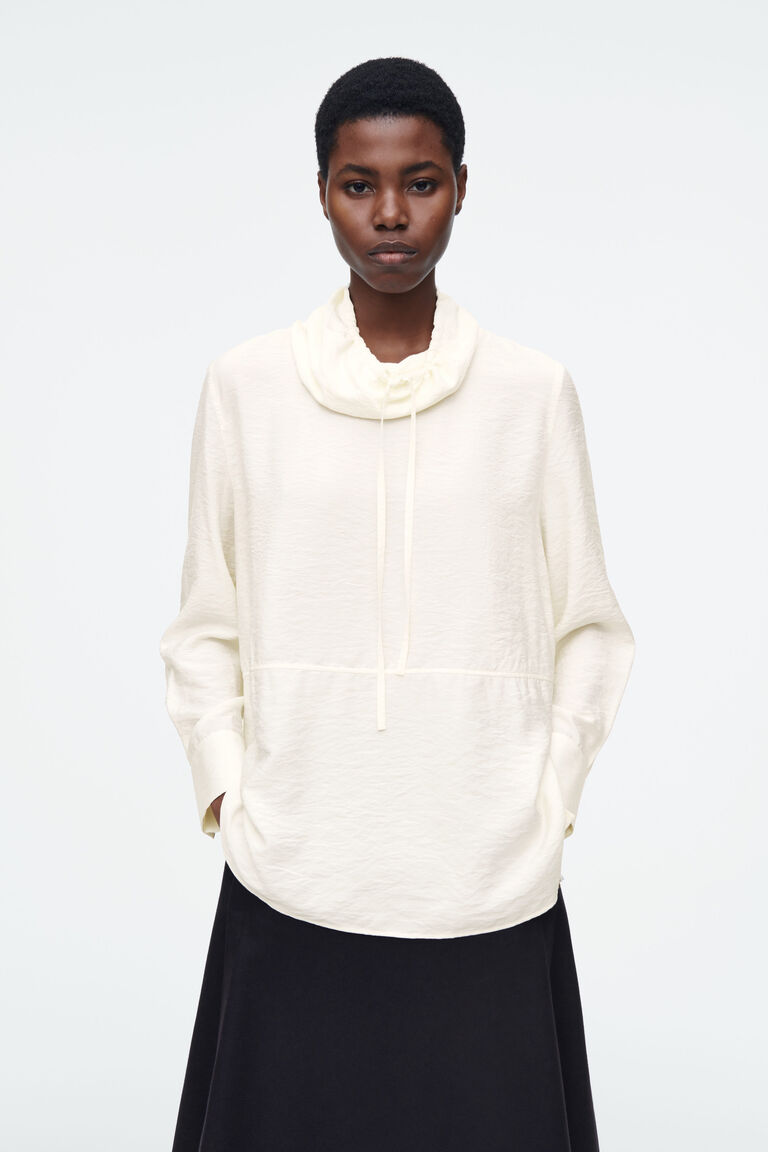 DRAWSTRING FUNNEL-NECK BLOUSE