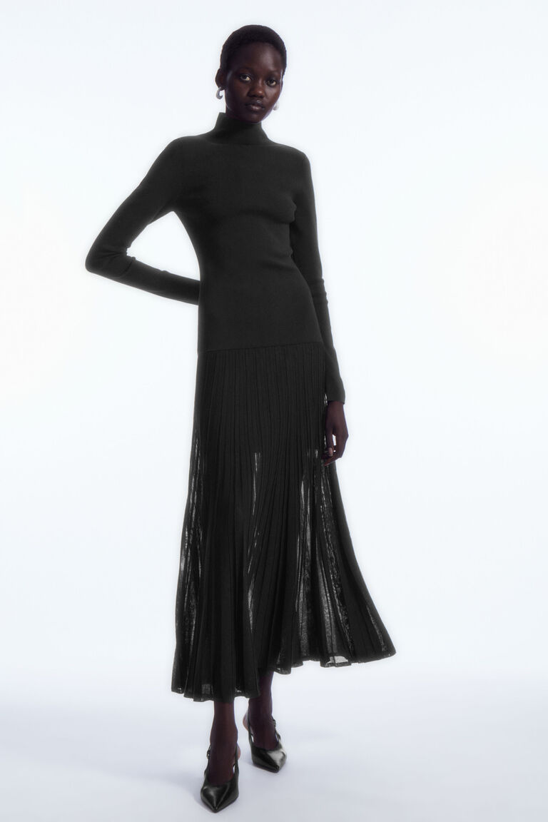PLEATED KNITTED TURTLENECK MAXI DRESS