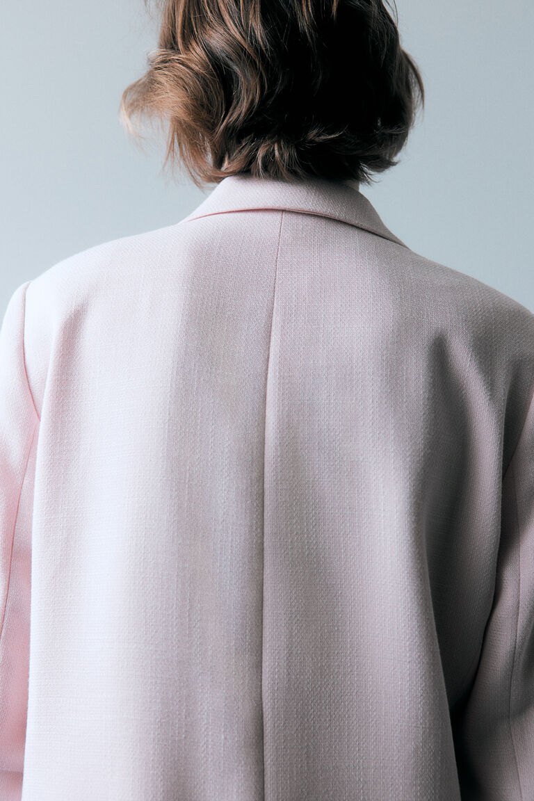 Gathered-sleeve jacket
