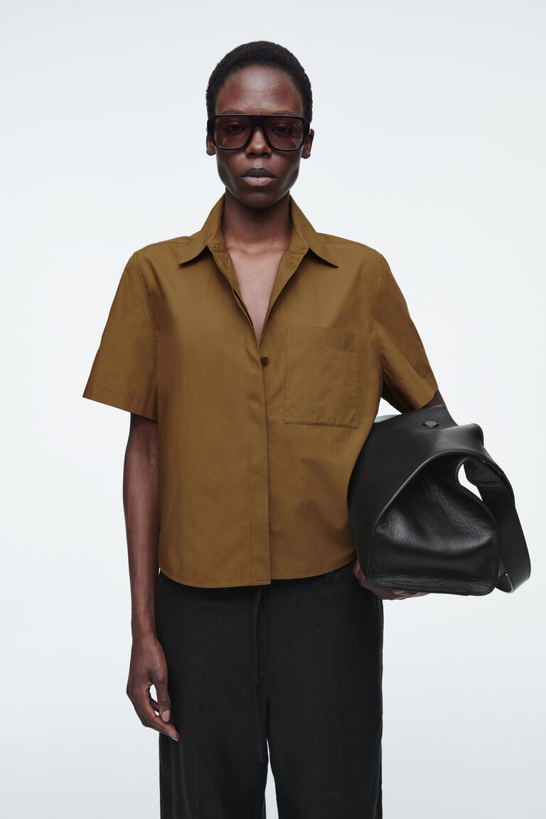 CROPPED SHORT-SLEEVED COTTON SHIRT