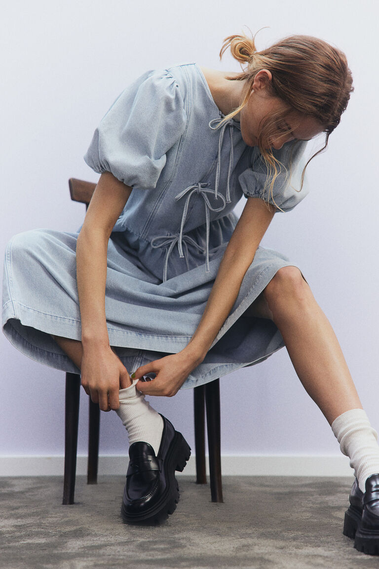 Puff-sleeved denim dress