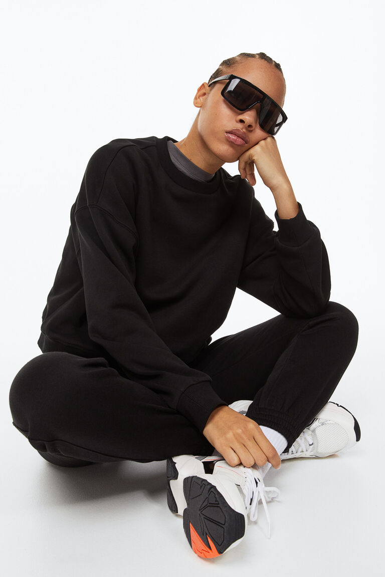 Black Hoodie Sweatshirt 18023