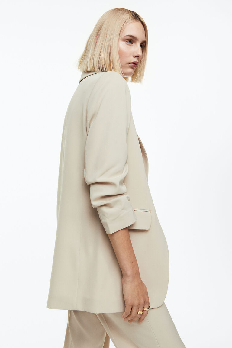 Gatheredsleeve jacket