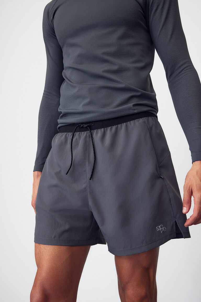 Short running shorts in DryMove™