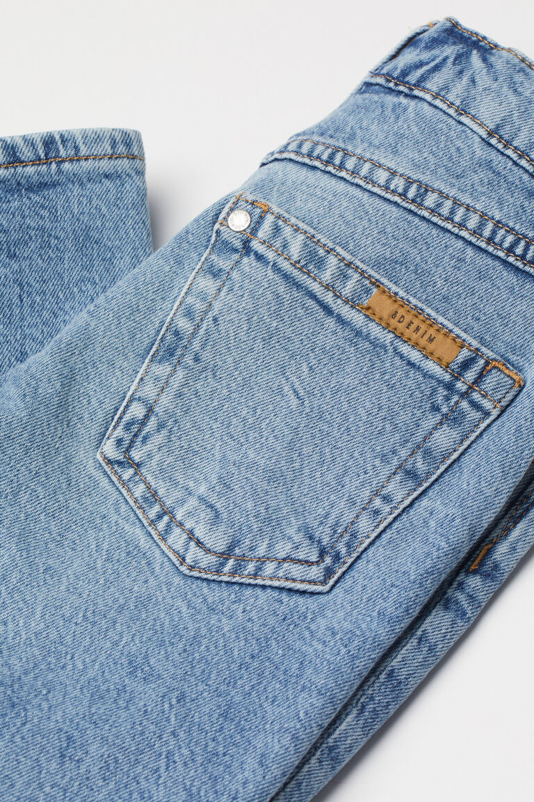 Relaxed Tapered Jeans